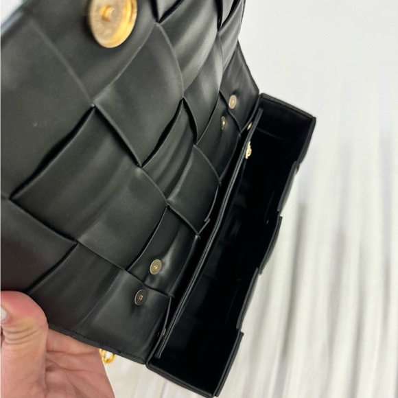 Chain Handbag - Picture 3 of 5